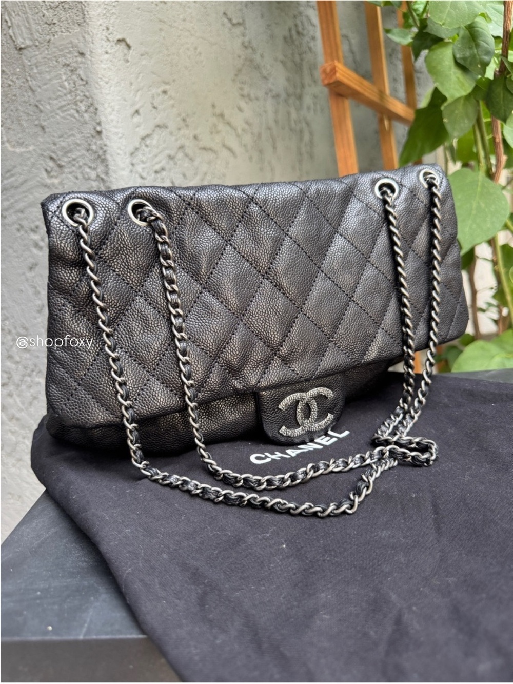 Chanel Shiny Caviar Quilted Elastic Flap Shoulder Bag - Picture 3 of 16